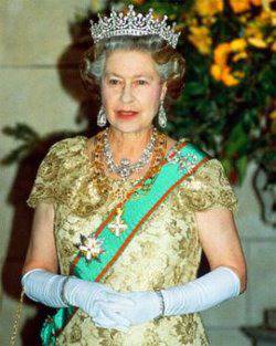 Кралица Елизабет Втора връчи ордена си на български цигулар
