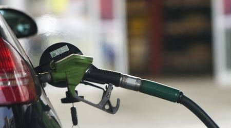 Десницата: Гражданите и бизнесът са подложени на терор с високите цени на горивата