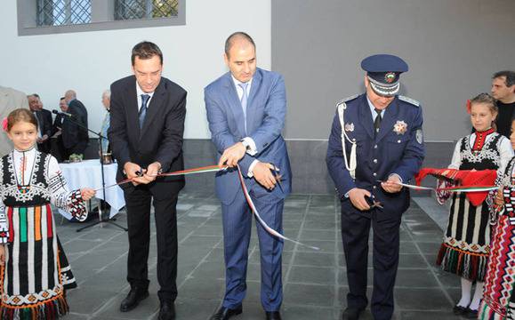 Цветанов резна лентата на новата сграда на Пето РУП Бургас