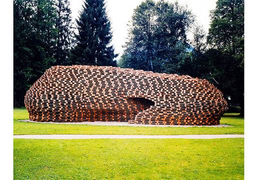 Красив павилион изграден от 1300 палета