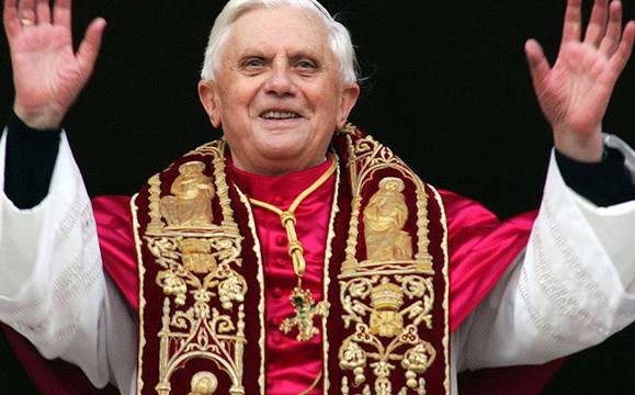 Папа Бенедикт XVI се оттегля от Светия престол днес