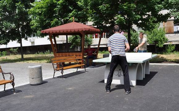 Нов кът за отдих с тенис маса в "Славейков"