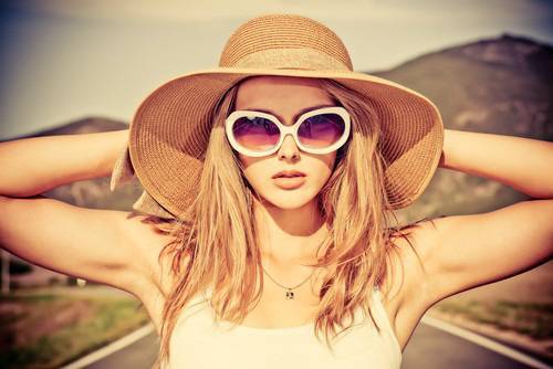 Цветни слънчеви очила - топ модна тенденция