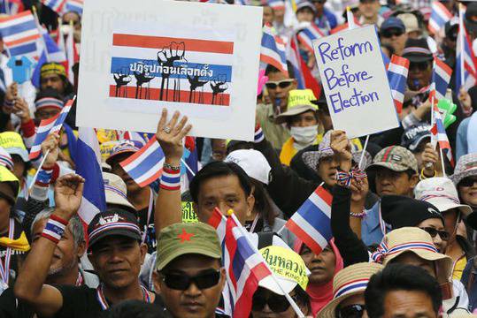 Тайландската опозиция преустановява протестите за новогодишните празници