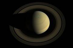 Снимки вероятно показват раждането на нова луна на Сатурн