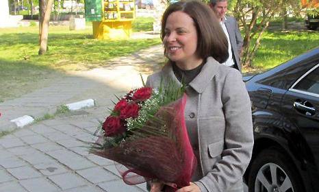 Министър Андреева реже лентата на първия в Пловдив кабинет за майчино и детско здраве