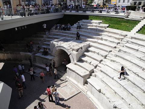 Президентът реже лентата на обновения Римски стадион в Пловдив