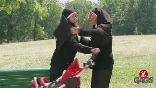 Луда шега с монахини и бебе - Скрита камера