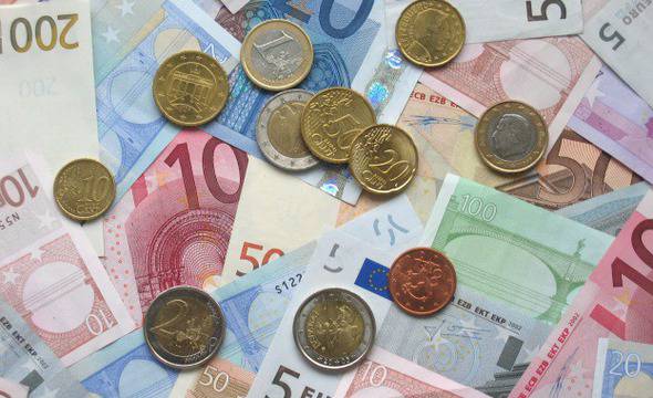 Еврото се срина до 11-годишно дъно от 1,1115 долара