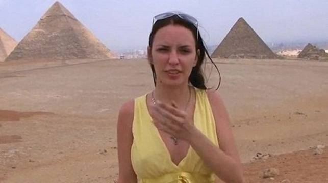 Дръзко порно край египетските пирамиди