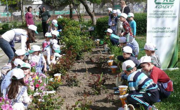 Пловдивски малчугани създадоха собствена екоградинка за Деня на Земята