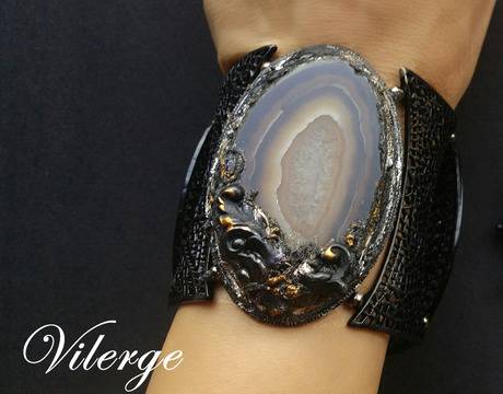 Луксозна винтидж бижутерия представя нова женска колекция Стилни бижута ВИЛЕРЖЕ© от естествени камъни За жени