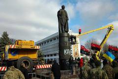 ​Разрушиха монумент на „Железния Феликс“ в центъра на Днепроджерджинск