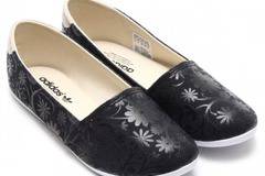 Adidas Adidrill - дамски обувки от флорален текстил в черно