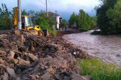 Прекъснати пътища и щети в 3 области след дъжда