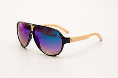 Слънчеви очила Aviator с бамбукови дръжки.