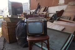 Евтино извозване на стари мебели в София