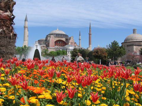 Екскурзия до Истанбул за Фестивала на лалето с включени вечери и допълнителни екскурзии