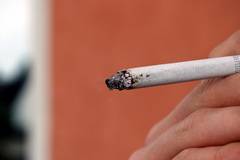 ГЕРБ няма да подкрепи идеята на Валери Симеонов за тютюнопушенето в заведенията