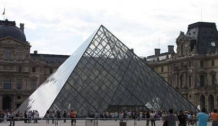 Пирамидата пред „Лувъра” навършва 30 години :: Скандал - всички скандали | новини, икономика, еко, спорт, свят, анализи, шоу,...