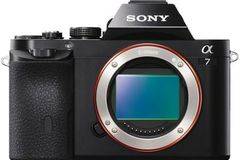 Фотоапарат Mirrorless Sony Alpha A7 Body, 24.3 MP, Full-Frame, Wi-Fi, NFC, E-Mount, Черен