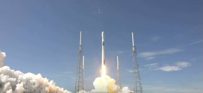 УСПЕХ и РЕКОРД: Стотен полет за СпейсЕкс, шеста мисия на една и съща ракета, 58 спътника Старлинк и 3 Скайсат в орбита!