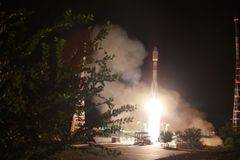 УСПЕХ: Руска ракета Союз-2.1б изведе в космоса 34 спътника на УанУеб!