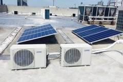 Климатик от слънчева енергия – колко слънчеви панела са необходими за да работи един климатик?