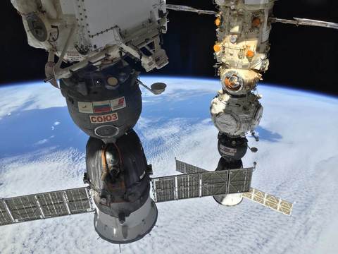 Руският пилотиран кораб Союз МС-19 ще се завърне на Земята с един американски и двама руски космонавти