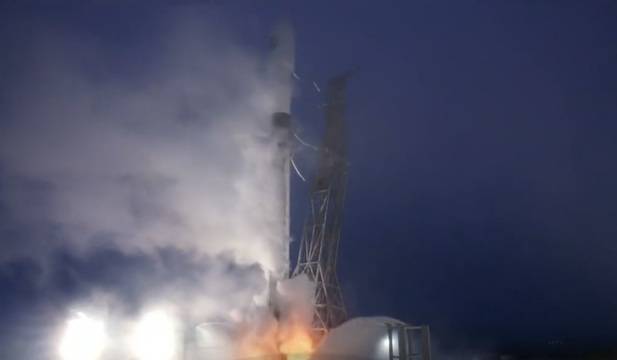 УСПЕХ: Ракета Фалкън 9 на СпейсЕкс изведе в космоса американски разузнавателен спътник
