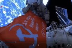 Може ли едно знаме да се вее в космоса? Роскосмос направи нагледна демонстрация, че може!