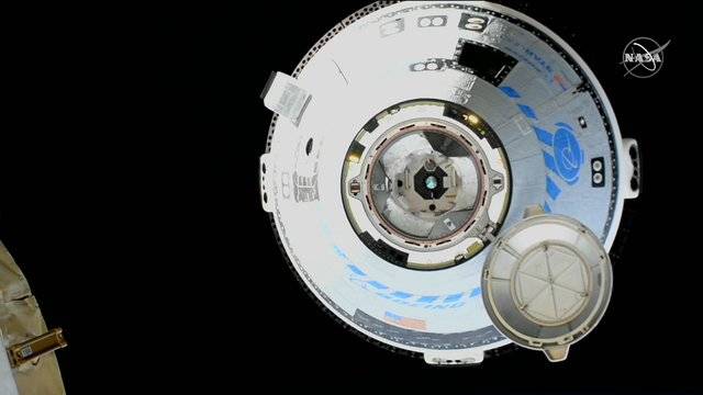 УСПЕХ: Космическият кораб Старлайнър се скачи с Международната космическа станция!
